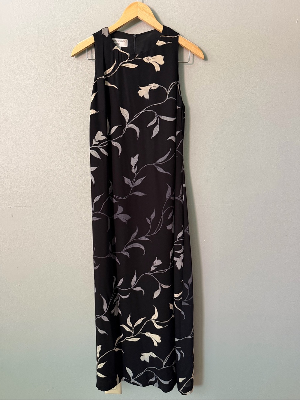 90’s Vintage Jones New York Sleeveless Black Maxi Dress with Ombré Leaf Print 4